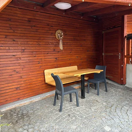 Pod Kostelem Apartmán Strazov