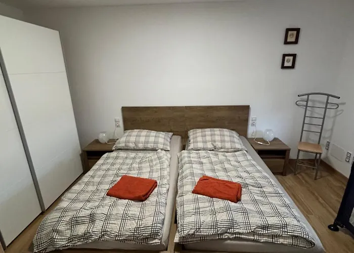 Pod Kostelem Appartement Strazov